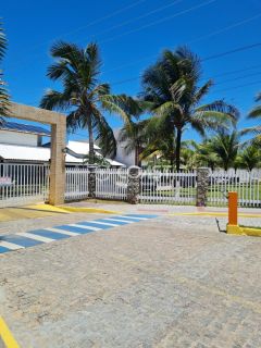 Vendo Excelente Casa com 3/4 em condomínio fechado em frente a praia