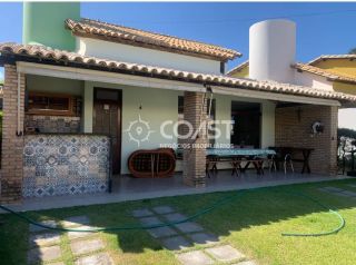 Vendo Excelente Casa com 3/4 em condomínio fechado em frente a praia