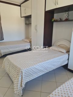 Vendo Excelente Casa com 3/4 em condomínio fechado em frente a praia