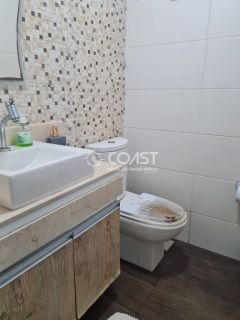 Vendo Excelente Casa com 3/4 em condomínio fechado em frente a praia