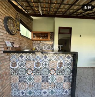 Vendo Excelente Casa com 3/4 em condomínio fechado em frente a praia