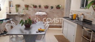 Vendo excelente casa com 2/4 sendo uma suíte e um quintalzão esperando por você!