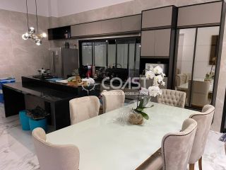 Vendo excelente casa aconchegante com 3 quartos, e área de lazer.
