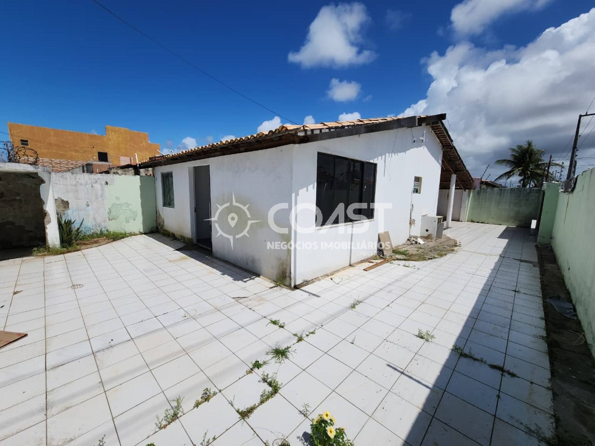Vendo Excelente Casa com 3/4 – Localização Privilegiada na Aruana!
