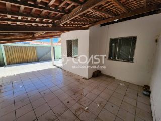 Vendo Excelente Casa com 3/4 – Localização Privilegiada na Aruana!