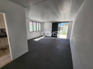 Vendo Excelente Casa com 3/4 – Localização Privilegiada na Aruana!