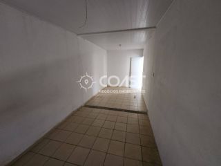 Vendo Excelente Casa com 3/4 – Localização Privilegiada na Aruana!