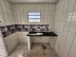 Vendo Excelente Casa com 3/4 – Localização Privilegiada na Aruana!