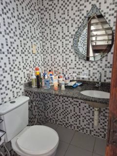 Alugo Casa mobiliada com 4/4 sendo 2 Suíte, Frente Mar no bairro Aruana.