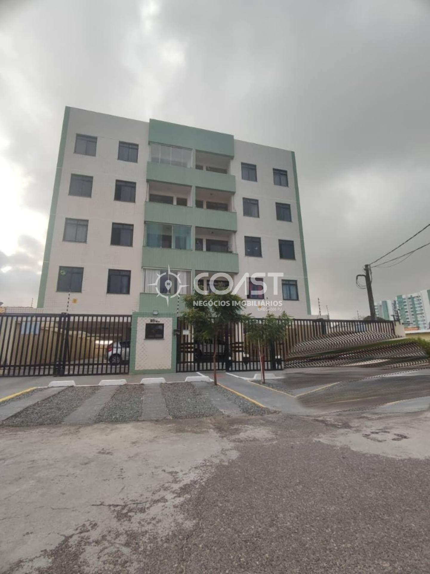 Alugo Apartamento sem a Mobília com 3/4 sendo (1suíte), e varanda aconchegante.