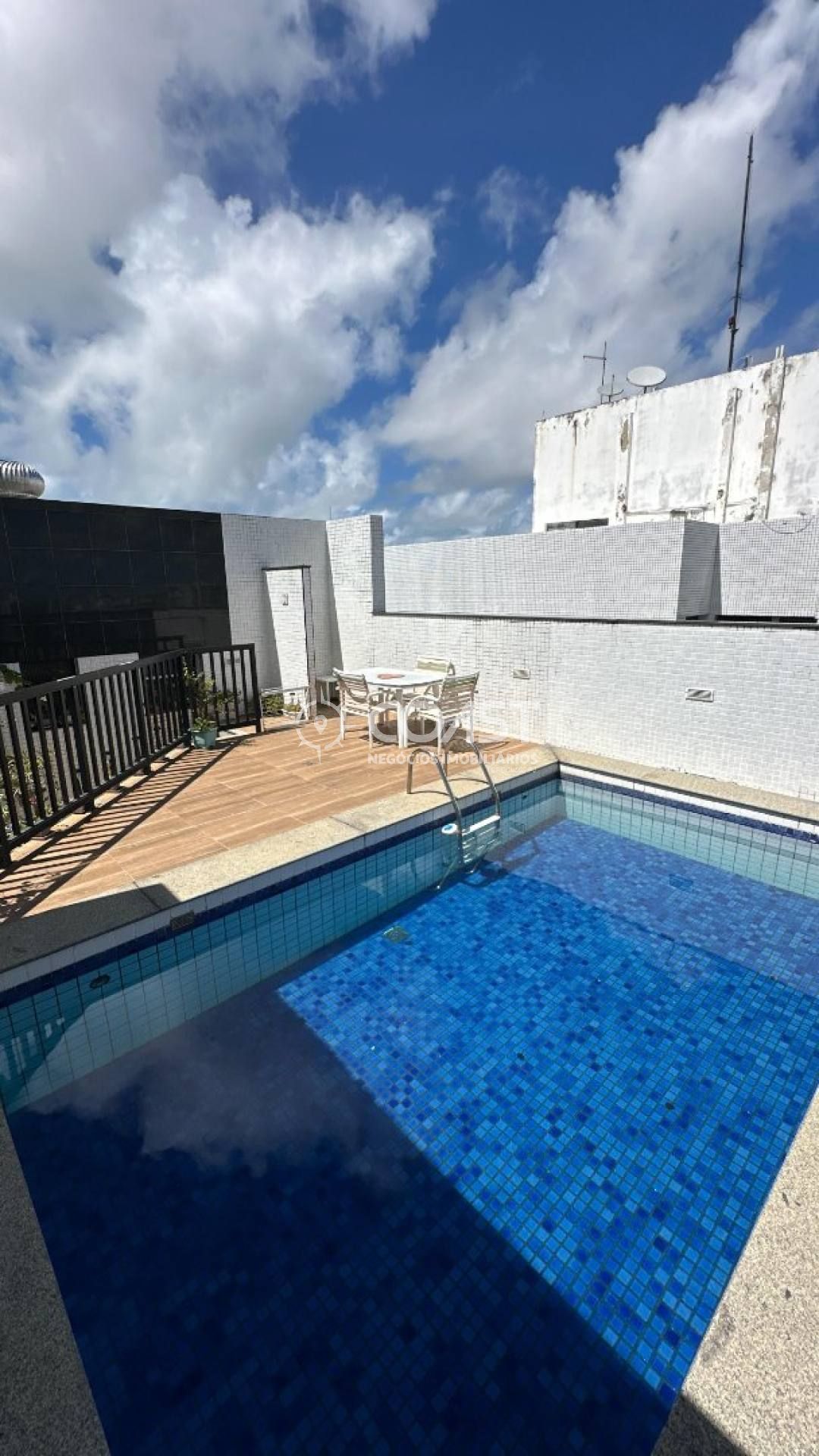 Vista Deslumbrante + Conforto Absoluto: Sua Nova Cobertura dos Sonhos!