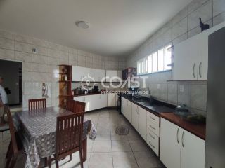 Casa em Condomínio com 7 quartos, sendo 3 suítes no bairro Aruana