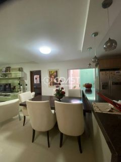 VENDO EXCELENTE CHÁCARA COM 3 SUITES NO ROBALO.