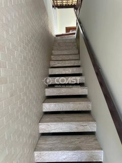 VENDO EXCELENTE CASA AMPLA COM 4 QUARTOS, SENDO 3 SUÍTES, EXCELENTE ESPAÇO