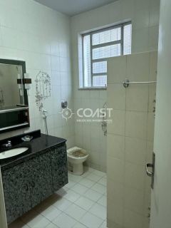 VENDO EXCELENTE CASA AMPLA COM 4 QUARTOS, SENDO 3 SUÍTES, EXCELENTE ESPAÇO