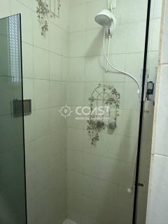 VENDO EXCELENTE CASA AMPLA COM 4 QUARTOS, SENDO 3 SUÍTES, EXCELENTE ESPAÇO