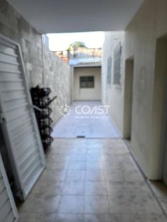 VENDO EXCELENTE CASA AMPLA COM 4 QUARTOS, SENDO 3 SUÍTES, EXCELENTE ESPAÇO