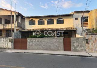 VENDO EXCELENTE CASA AMPLA COM 4 QUARTOS, SENDO 3 SUÍTES, EXCELENTE ESPAÇO