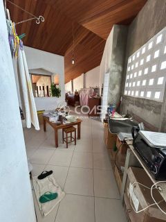 Mansão de Luxo na Atalaia com Unidades Independentes e Alto Potencial