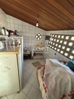 Mansão de Luxo na Atalaia com Unidades Independentes e Alto Potencial