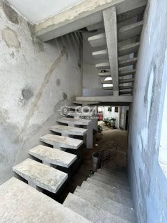 Mansão de Luxo na Atalaia com Unidades Independentes e Alto Potencial