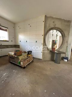 Mansão de Luxo na Atalaia com Unidades Independentes e Alto Potencial