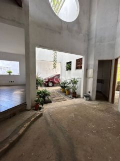 Mansão de Luxo na Atalaia com Unidades Independentes e Alto Potencial