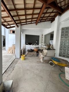 Mansão de Luxo na Atalaia com Unidades Independentes e Alto Potencial