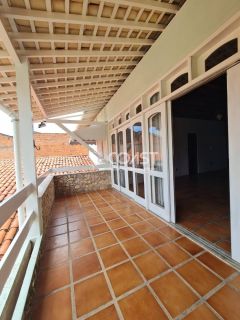 VENDO PRÉDIO COMERCIAL – ESTRUTURA COMPLETA E LOCALIZAÇÃO ESTRATÉGICA