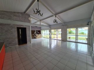 VENDO PRÉDIO COMERCIAL – ESTRUTURA COMPLETA E LOCALIZAÇÃO ESTRATÉGICA