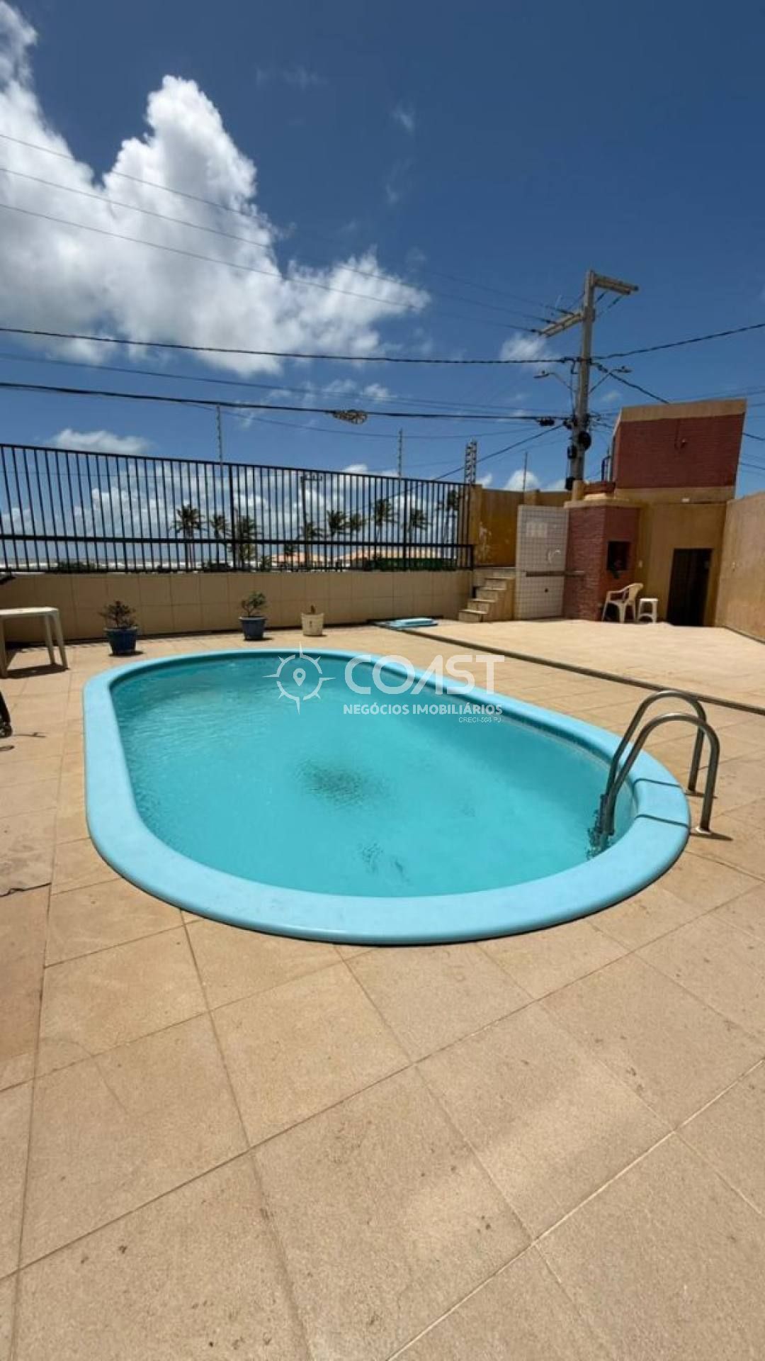 VENDO CASA FRENTE MAR, 4 QUARTOS SENDO 2 SUÍTES, VARANDAS COM VISTA PARA O MAR