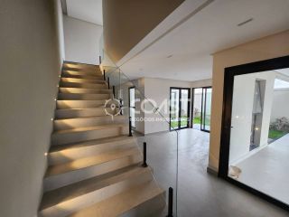 Vendo Excelente Casa no Padang Beach – 261m² | 2 Suítes com Closet | Pé na Areia!