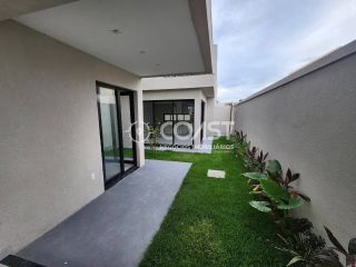 Vendo Excelente Casa no Padang Beach – 261m² | 2 Suítes com Closet | Pé na Areia!