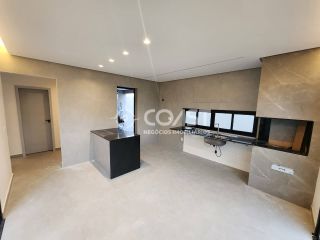 Vendo Excelente Casa no Padang Beach – 261m² | 2 Suítes com Closet | Pé na Areia!