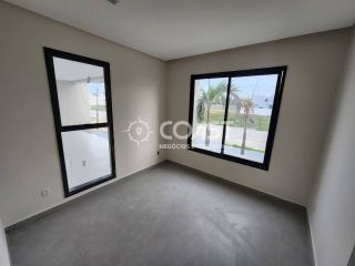 Vendo Excelente Casa no Padang Beach – 261m² | 2 Suítes com Closet | Pé na Areia!