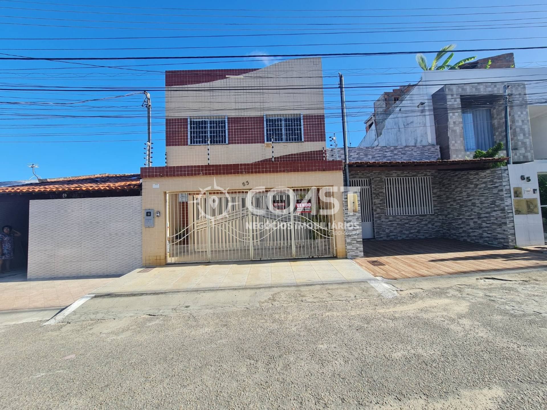 VENDO CASA NO BAIRRO SUÍÇA COM 5 QUARTOS, 3 SUÍTES E GARAGEM PARA 3 CARROS
