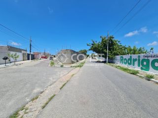 Vendo Casa na Aruana com 2 Quartos, Quintal Amplo e Escritura – Ótima Oportunidade!