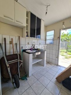 Vendo Casa na Aruana com 2 Quartos, Quintal Amplo e Escritura – Ótima Oportunidade!