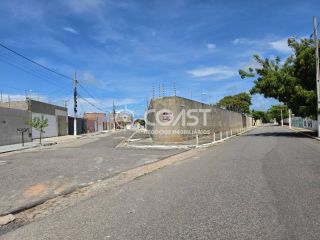 Vendo Casa na Aruana com 2 Quartos, Quintal Amplo e Escritura – Ótima Oportunidade!