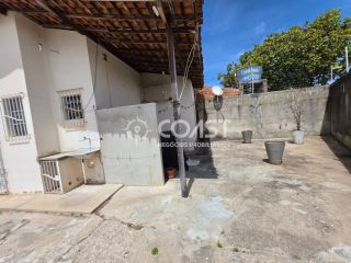 Vendo Casa na Aruana com 2 Quartos, Quintal Amplo e Escritura – Ótima Oportunidade!