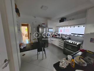 VENDO CASA MARAVILHOSA NO CONDOMÍNIO RAVINES COM CONFORTO, SEGURANÇA E LAZER COMPLETO