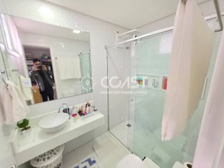 VENDO CASA MARAVILHOSA NO CONDOMÍNIO RAVINES COM CONFORTO, SEGURANÇA E LAZER COMPLETO