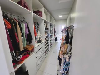 VENDO CASA MARAVILHOSA NO CONDOMÍNIO RAVINES COM CONFORTO, SEGURANÇA E LAZER COMPLETO