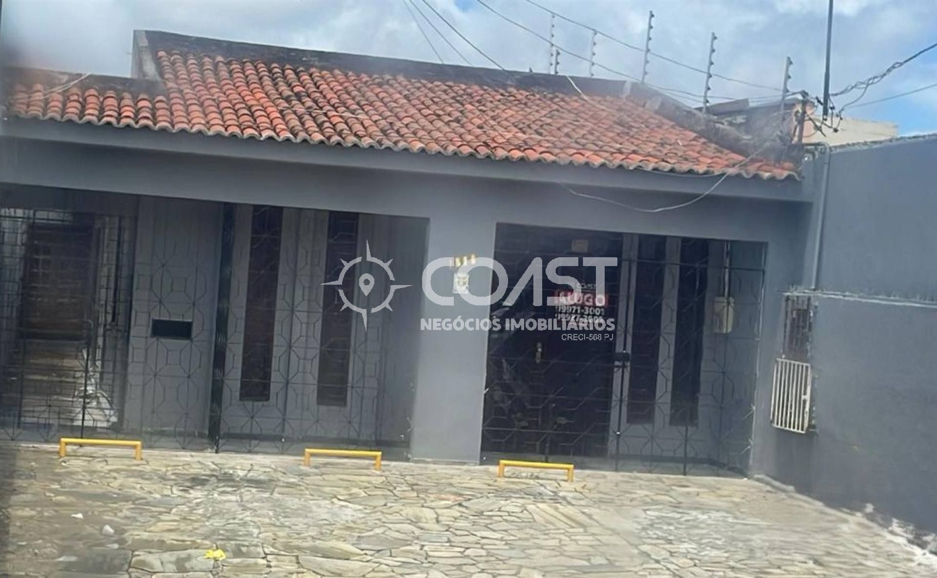 ALUGO CASA ESPAÇOSA COM 4 QUARTOS EM LOCALIZAÇÃO PRIVILEGIADA!