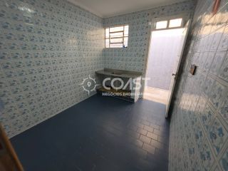 ALUGO CASA ESPAÇOSA COM 4 QUARTOS EM LOCALIZAÇÃO PRIVILEGIADA!