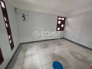 ALUGO CASA ESPAÇOSA COM 4 QUARTOS EM LOCALIZAÇÃO PRIVILEGIADA!