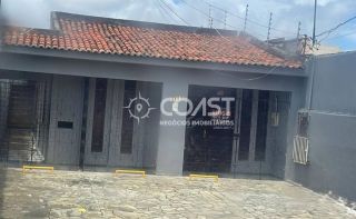 ALUGO CASA ESPAÇOSA COM 4 QUARTOS EM LOCALIZAÇÃO PRIVILEGIADA!