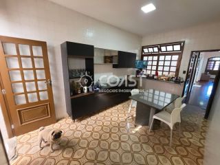 Vendo Casa Frente Mar com Vista Espetacular e Localização Privilegiada