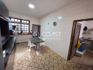 Vendo Casa Frente Mar com Vista Espetacular e Localização Privilegiada
