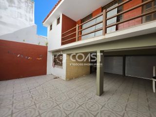 Vendo Casa Frente Mar com Vista Espetacular e Localização Privilegiada